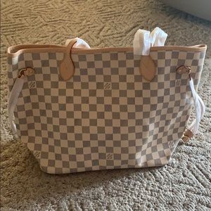 Non authentic LV